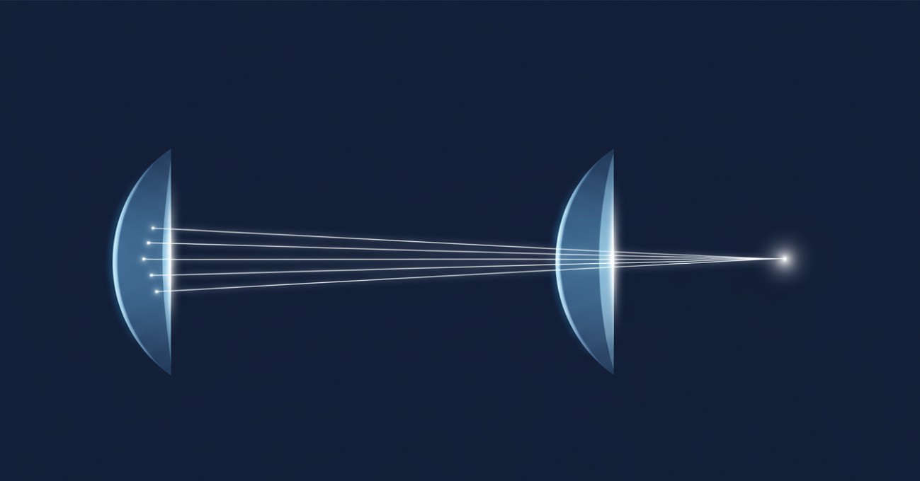 Cross-sectional comparison showing how an aspherical lens eliminates spherical aberration for tighter focal spot convergence.
